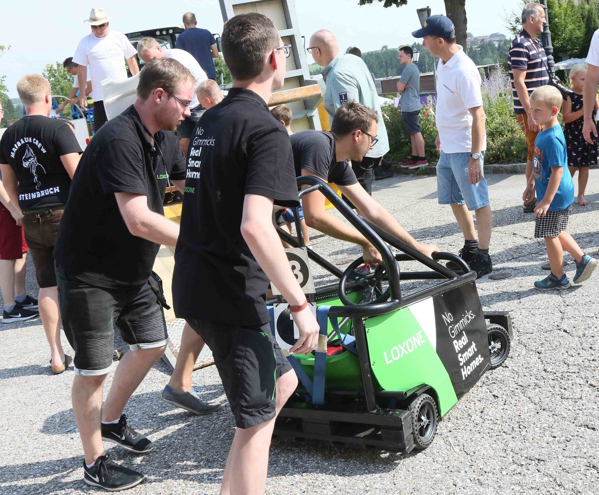 oix_automation's tweet photo. Estos chicos de @loxone se lo pasan pero que muy bien, eh ¡¡¡ Los palets europeos se convirtieron en autos de carreras #loxone #fun #happy #SmartHome #RealSmartHome https://t.co/I1HHA182Yh https://t.co/ts5Nz2voSs