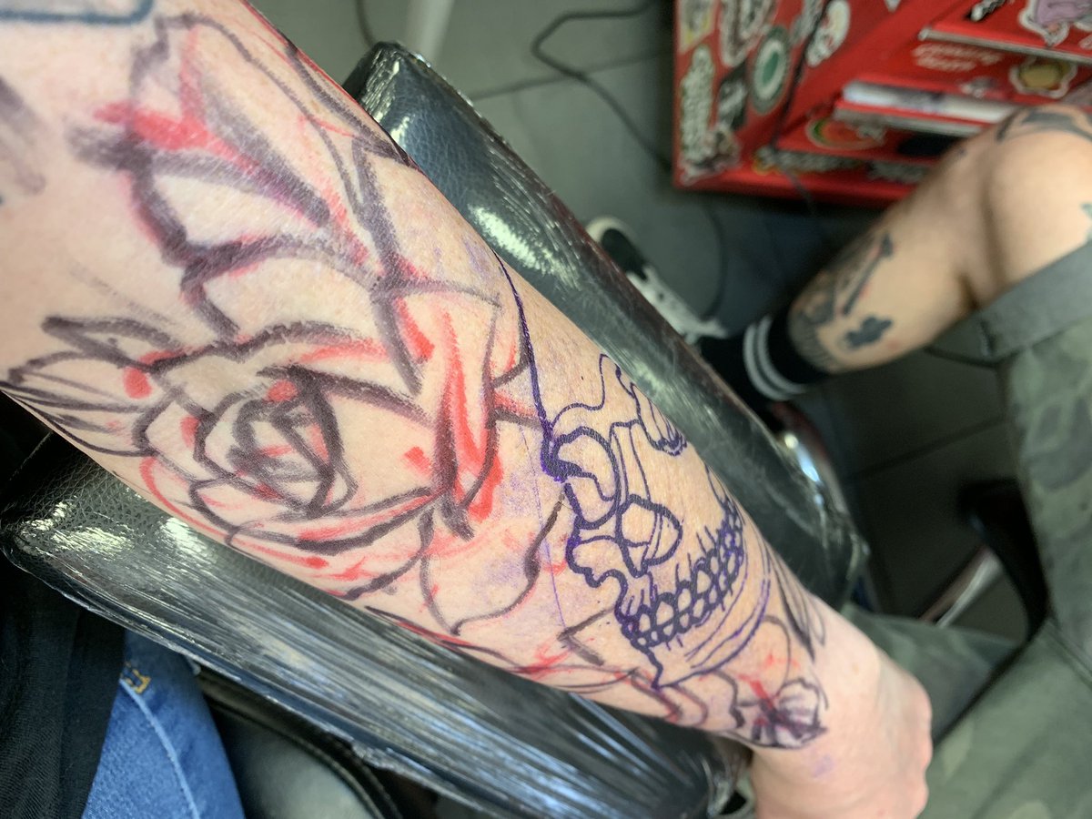 MrsDarthFuzz's tweet photo. This is going to look awesome ❤️ 💀🌹 @DevilsOwnTattoo #paul #tattoo #FullSleeve https://t.co/cea2vxCV0t