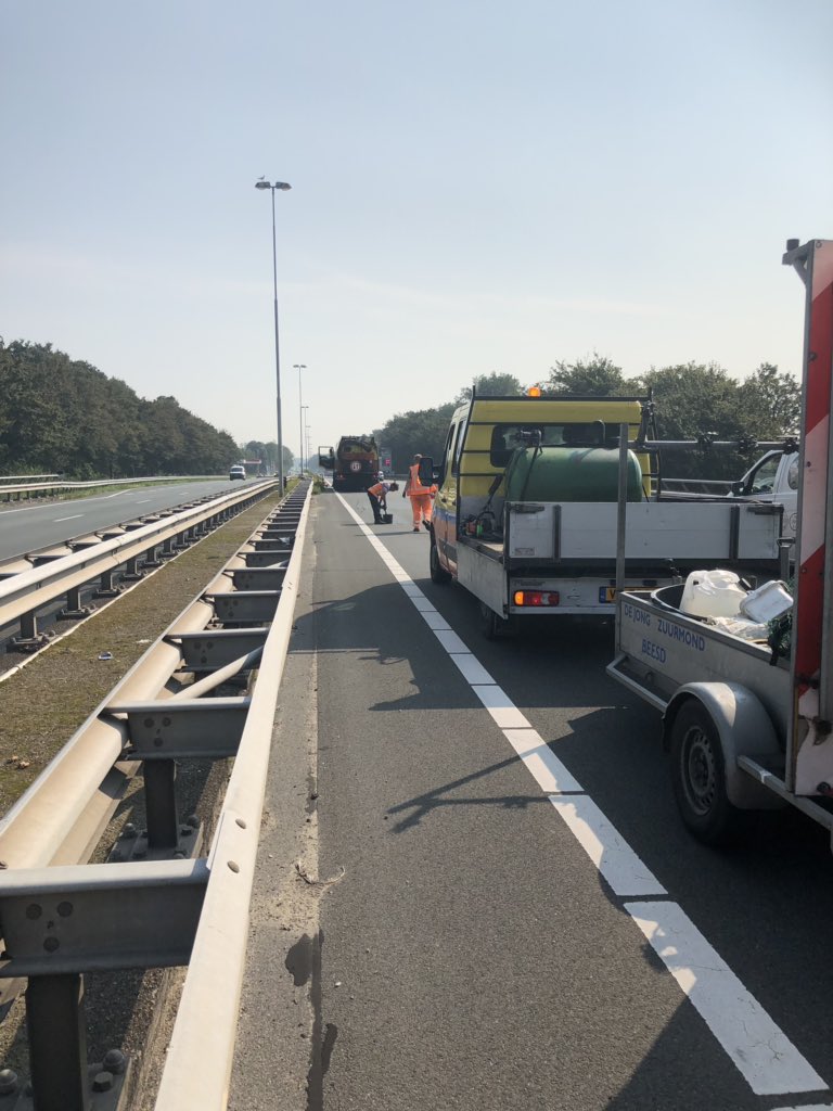 WISPimPNH's tweet photo. Na 3 ritjes van Berger en de olie weg gehaald te hebben, is het tijd om het asfalt op te vullen. https://t.co/oGND2CoFIA