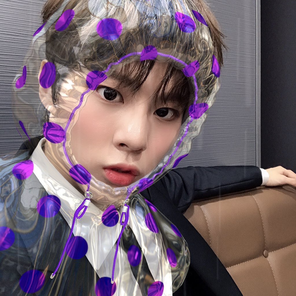 prim2546's tweet photo. #X1_Debut #KIMWOOSEOK #X1 #X1_KIMWOOSEOK #김우석 #คิมอูซอก #QUANTUMLEAF #엑스원 #WooseokShiningForever App snow สีม่วง ของมันต้องมี จะขึ้นคอนอยู่แล้วลูก เซลก้าอีกแย้ว https://t.co/pqdEVvfF8Q