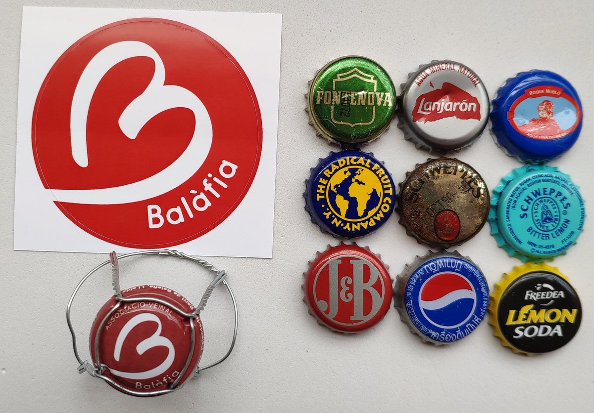 DavidLChapas's tweet photo. @Martini_Global @volldamm @EstrellaDammEs @PepsiCo @donabalafia @Kronenbourg_Fr @Bavaria @PonyMalta_ @Van_Honsebrouck @BAVARIA_OFICIAL @GaffelKoelsch @MillerCoors @Tuborg @abbeywestmalle @MolsonCoors En la trobada de la #FestaMajor de #Balàfia también conseguí las siguientes #chapas:
Agua: #Fontenova 🇪🇸, @AguaLanjaron 🇪🇸, @RoqueNublo 🇪🇸.
Refresco: #TheRadicalFruit 🇪🇸, @Schweppes_ES 🇪🇸 y @SchweppesNG 🇳🇬, @PepsiThailand 🇹🇭 y #Freedea 🇮🇹.
#Whisky 🥃: @Justerinis. https://t.co/DcbssfB4yq