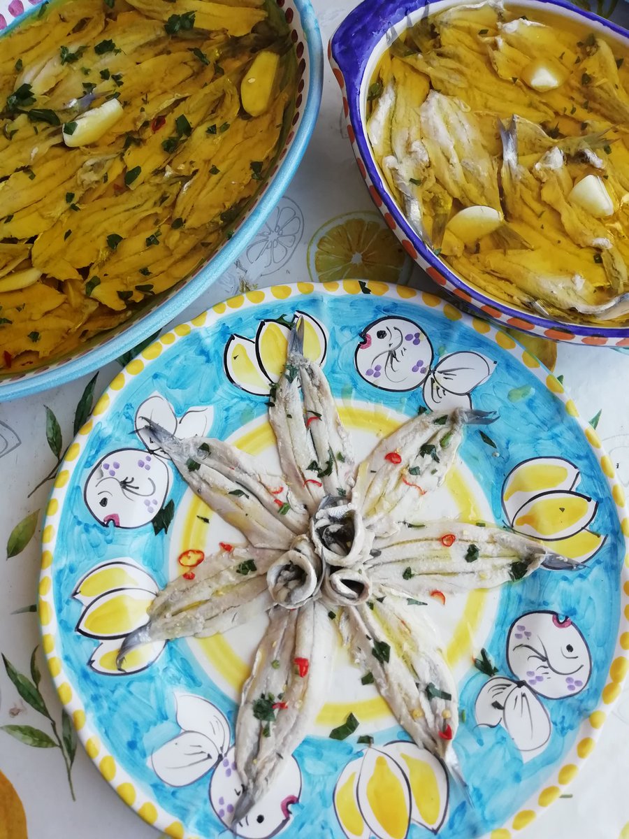 OurEdibleItaly's tweet photo. Nothing like coming home to a batch of #homemade marinated anchovies ready in the fridge to be gobbled up over crusty slices of rustic bread 😋🐟 #summertime #delicious #localfood #Campania #food #tradition #marinatedfish #italy🇮🇹 #ouredibleitaly https://t.co/jz8YxVV1hP