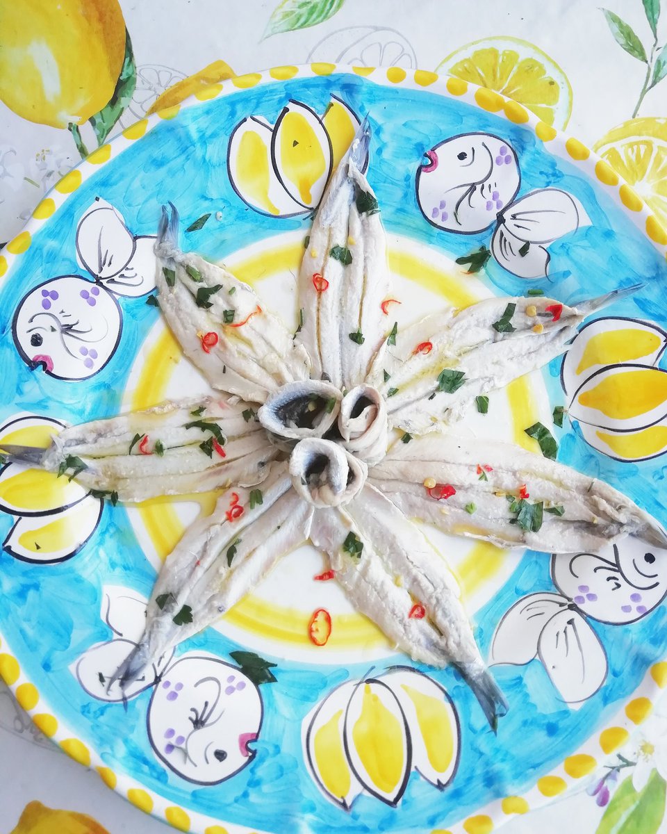 OurEdibleItaly's tweet photo. Nothing like coming home to a batch of #homemade marinated anchovies ready in the fridge to be gobbled up over crusty slices of rustic bread 😋🐟 #summertime #delicious #localfood #Campania #food #tradition #marinatedfish #italy🇮🇹 #ouredibleitaly https://t.co/jz8YxVV1hP