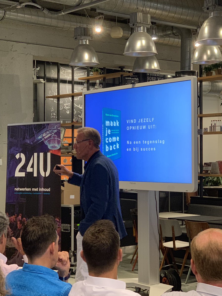 CiliaGroothuis's tweet photo. De dag goed begonnen met een inspirerend verhaal van Hans van Breukelen. 140 enthousiaste ondernemers op bezoek. @24Uinbedrijf https://t.co/ZthtTQpjgP