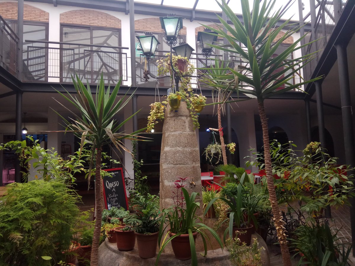 euskalandalus's tweet photo. RT Cortegana_tur: Hoy nos hemos ido en busca de los mejores productos serranos y de temporada a nuestra bonita Plaza de Abastos! 🍅🍆🍉☺️
#Cortegana #PlazadeAbastos #RinconesConEncanto #TradicionesSerranas #ProductosDeTemporada #SierraDeHuelva #TurismoR… https://t.co/QJMJCl5UHX