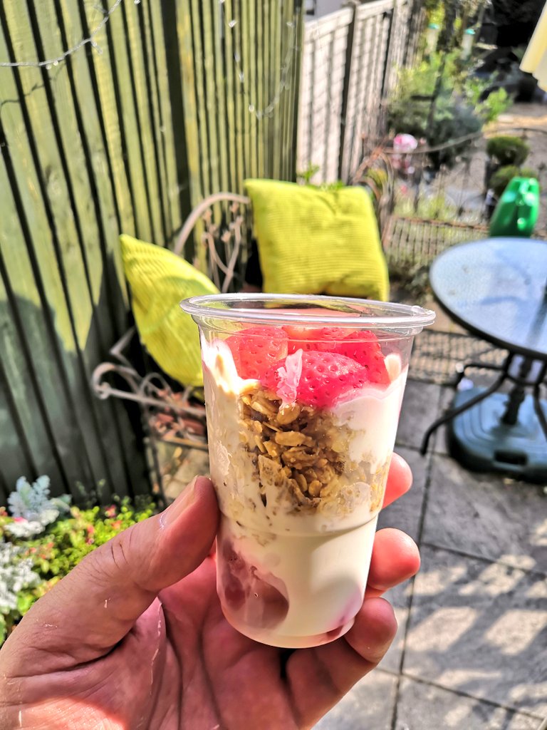 Firesnapper999's tweet photo. Made up some low fat greek yogurt & granola with fresh strawberry glasses to cover breakfast / snacks over next few days. Horrified at amount of salt / sugar in supposed "Healthy" products & meals. Eg Aldi Granola 4g sugar per 100g, others 23g+ per 100g!😇 I'm now a #LabelReader https://t.co/fuEf15Y2f0