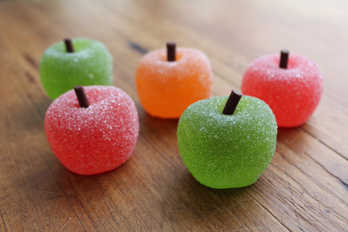 Papabubble Japan Al Twitter 今日から銀座シックス店で限定発売のリンゴのグミ 小さいリンゴは蜜リンゴと青リンゴとリンゴ 味 実物大 な大きなリンゴは何味かは食べてからのお楽しみ 小さいリンゴ 4個10円 6個1800円 大きなリンゴ 3000円 T Co