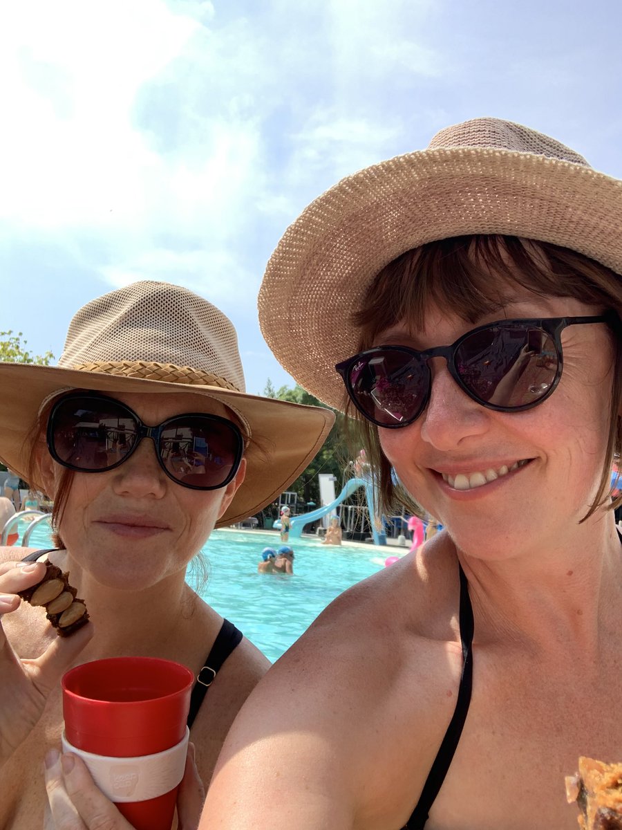 Betty’s fruitcake and a cup of Yorkshire tea round the pool 🇮🇹#livingthedream #bettys #lifetimesupplyplease🤞🏼