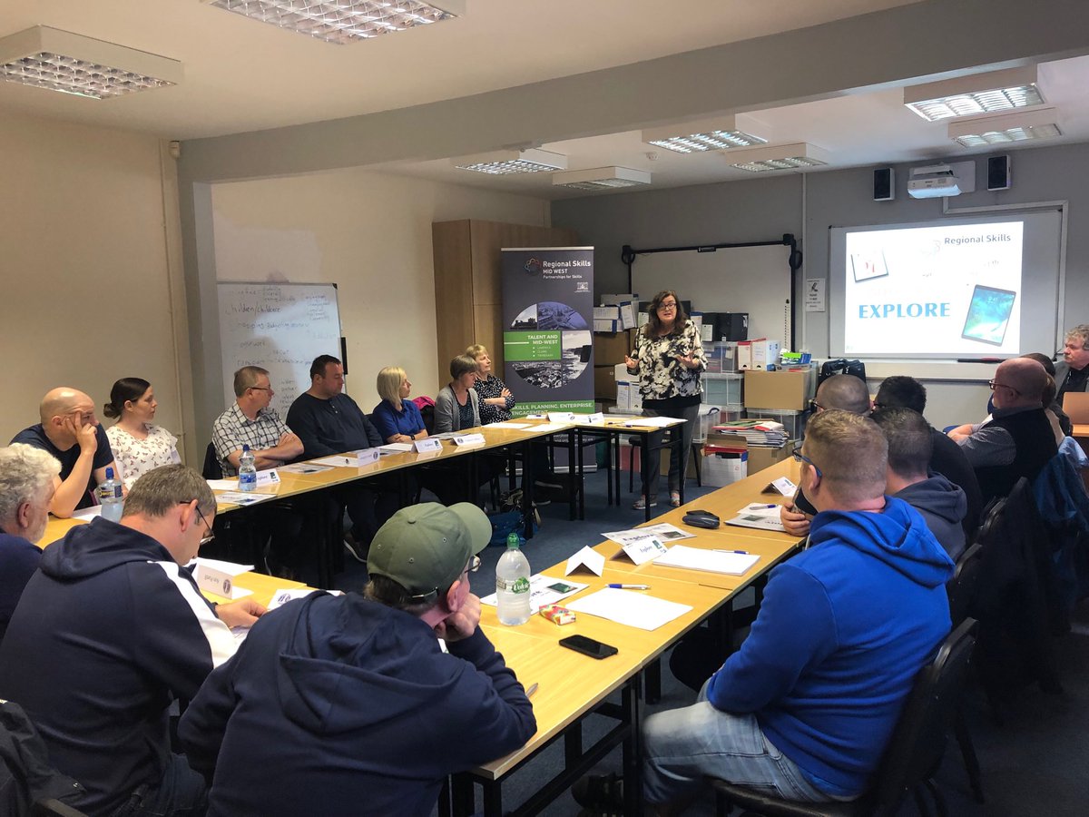 skillsmidwest's tweet image. My colleague ⁦@eimear_brophy⁩ briefing participants at today’s Explore digital training ⁦@LimClareETB_FET⁩ #Manufacturing #midwest