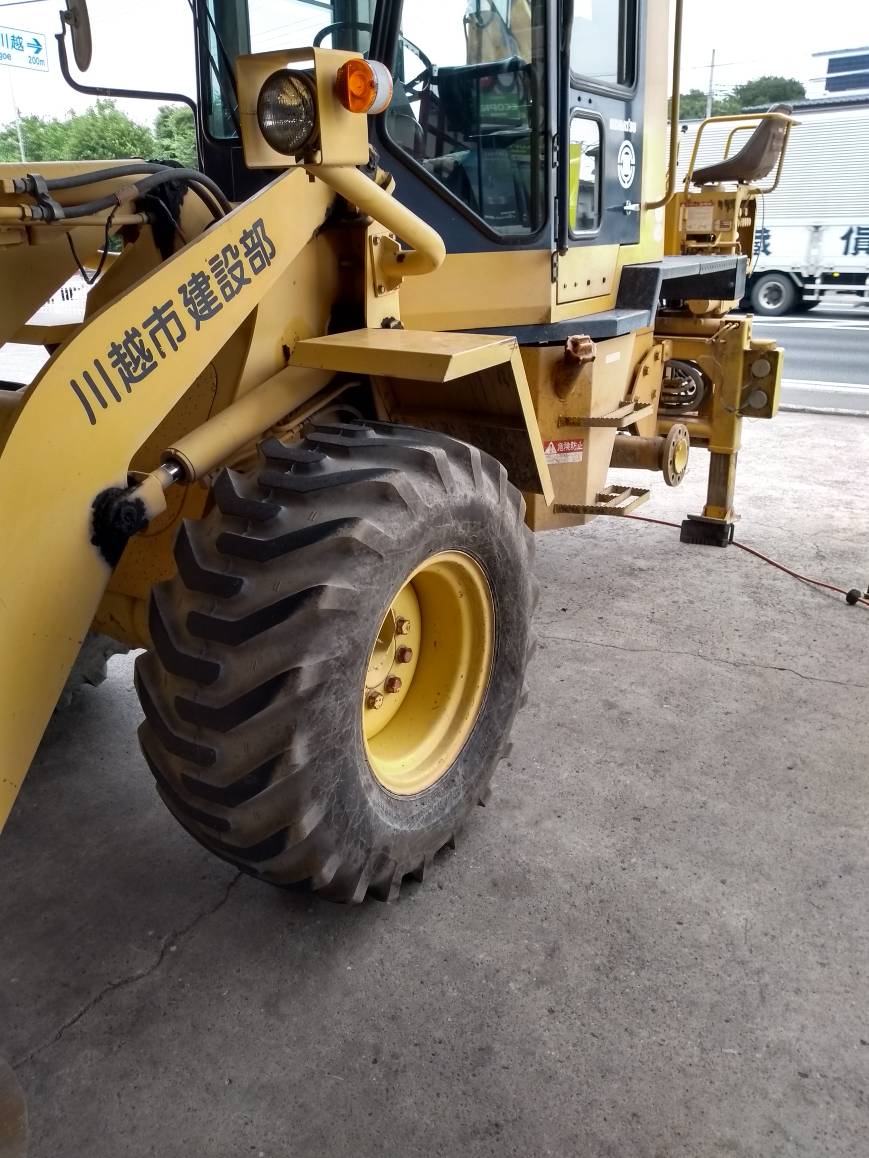 相広タイヤ商会 タイヤガーデン川越 タイヤショベルカーのタイヤを外してパンク修理を行いました タイヤサイズは17 5 65 二人がかりでの作業となります タイヤでお困りの事がありましたら どんな事でも御相談下さい タイヤガーデン タイヤショベル