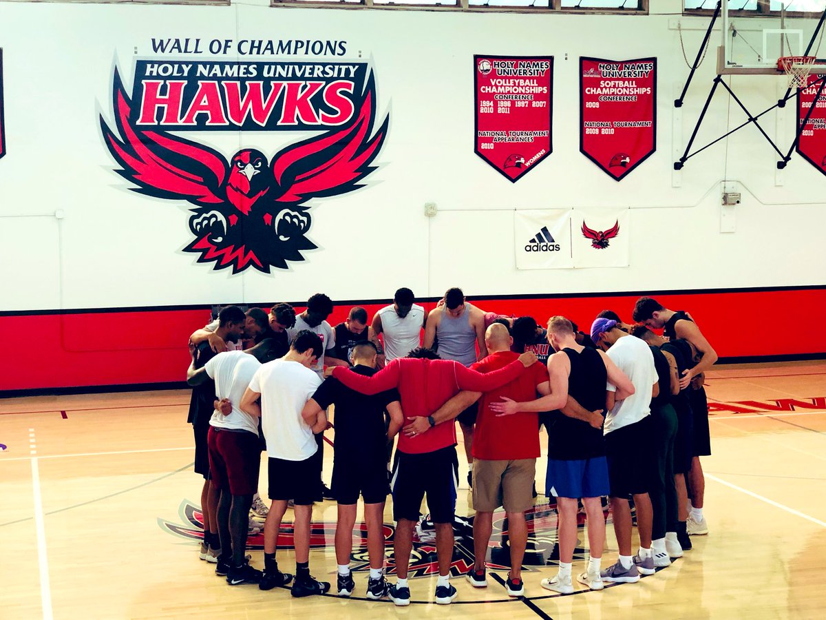 CoachOSanchez's tweet photo. Day 1 in the books. The last first practice of the year for 5 seniors. 

#MBBHawkNation💯🏀
#OneWordOutlier
#OneWordTeam——
#HawkStrength💯💪🏽
#BeFit2Live💯💪🏽
#BeFit2Compete💯🏋🏽‍♂️
#GodIsGood💯🙏🏽 https://t.co/OJdNcxdS6C
