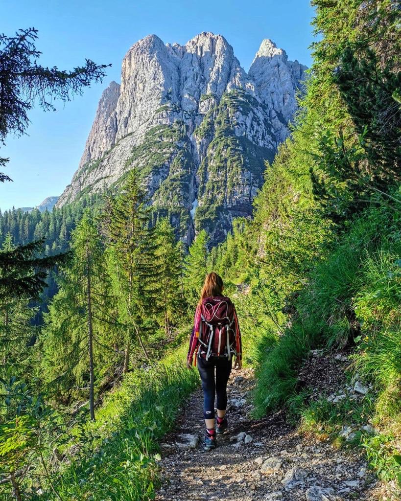 #rentree2019 
On aimerait tant garder ce sac sur le dos, continuer de suivre notre chemin, de #randonnée en randonnée, mais comme beaucoup cette semaine on a retrouvé le chemin du bureau 
#MardiConseil gardez le sourire, tout va toujours mieux avec le sourire !
Bonne rentrée 😁😘