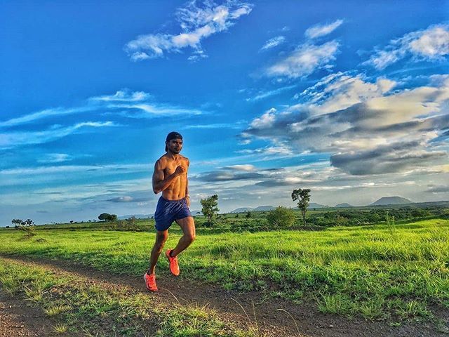 MumbaiRunners's tweet photo. You ALWAYS have a choice.
-
🏃 : @manofsteel.1 -
#mumbairunners #marathon #fitness .
.
.
.
.
.
.
.
.
.
.
.
.
.
#mumbai #running #everydaymumbai #runspiration #instarunners #streetsofmumbai #worlderuners #_soimumbai #undoordinary #health #motivation #t… https://t.co/uhWjNPkhUZ https://t.co/lMFNmJD624