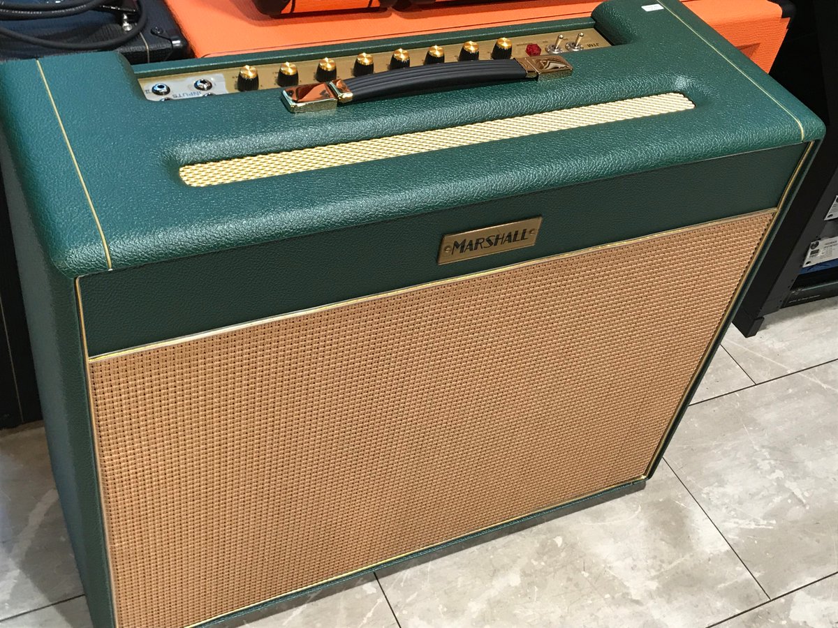 Marshall Japan マーシャルアンプ さんのツイート マーシャルショップ 三木楽器アメリカ村店 Mikiame にて いくつものカスタムモデルが並ぶ中 個人的にはグリーンの1962 Bluesbreakerがアツイ フルアップでレスポールつなぎたいです 全国の マーシャルショップ