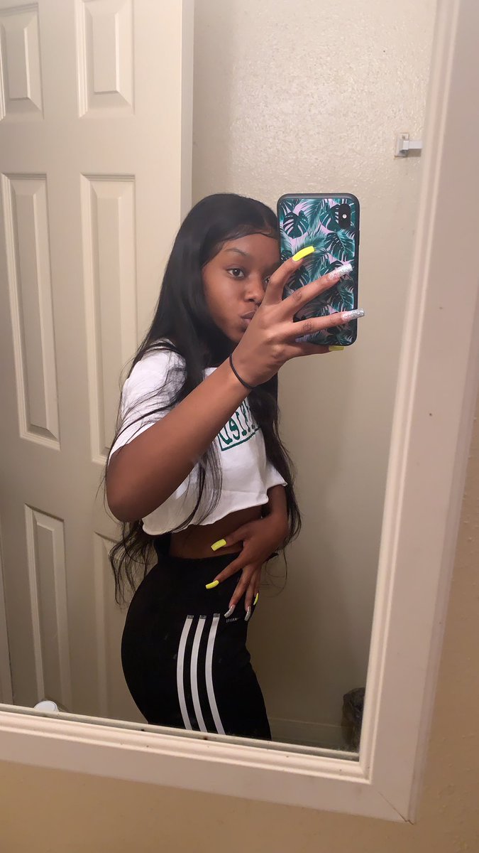 kiara_moniquee's tweet image. Got a whole lot of options cause you know a bitch poppin 💋