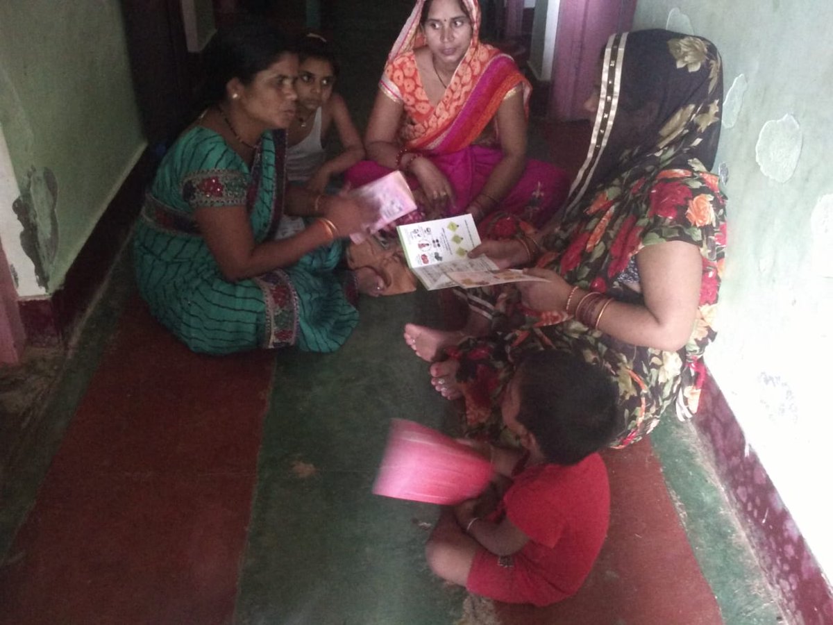 RGMVP's tweet photo. #WomenInHealth @RGMVP #SHGs ग्राम पंचायत दखिन गॉव में घर भ्रमण किया बाल स्वास्थ्य को टीकाकरण अन्नप्राशन खानपान पर चर्चा किया गर्भवती बहन को टीकाकरण 5 खाद्य समूह पर चर्चा करके बताया गया #RGCT #UPCMP #UttarPradesh https://t.co/HIDK8LD2dX