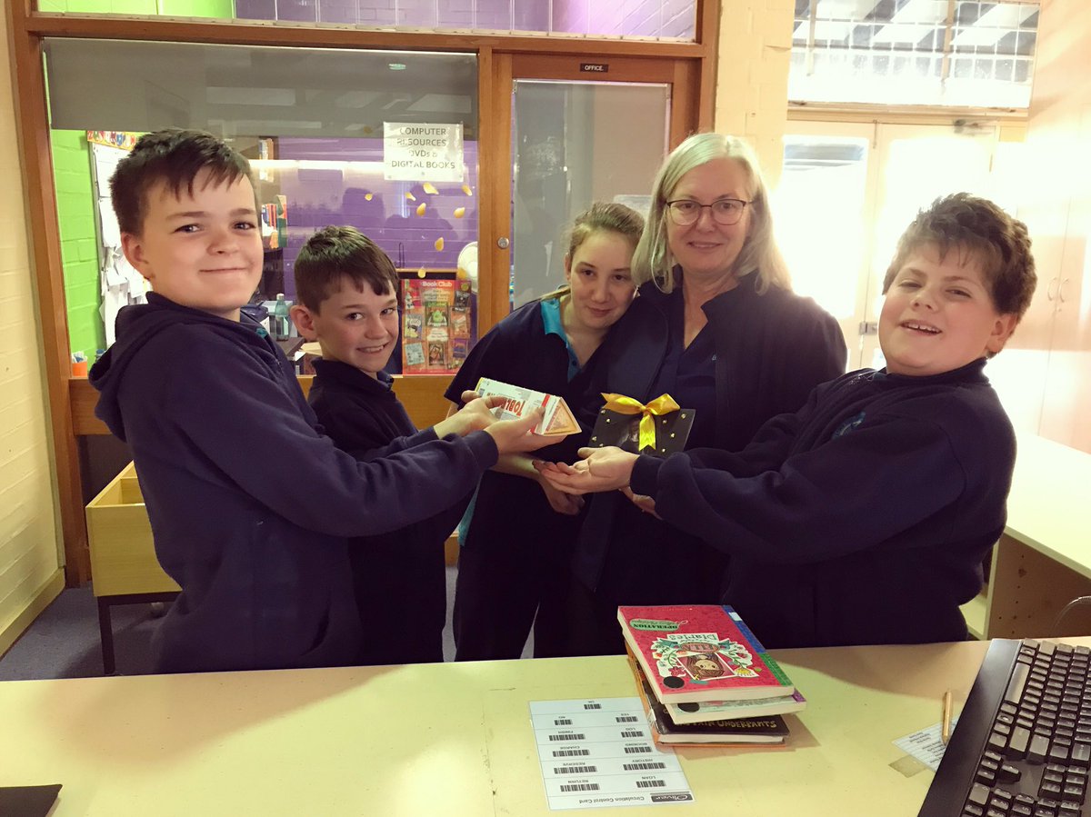 kristina_kuz's tweet photo. 4/6D giving thanks to our wonderful librarian/SAO for everything that she does for us and our school #SASSweek @m_predl @GuisePublic https://t.co/cQuXqy4n4l
