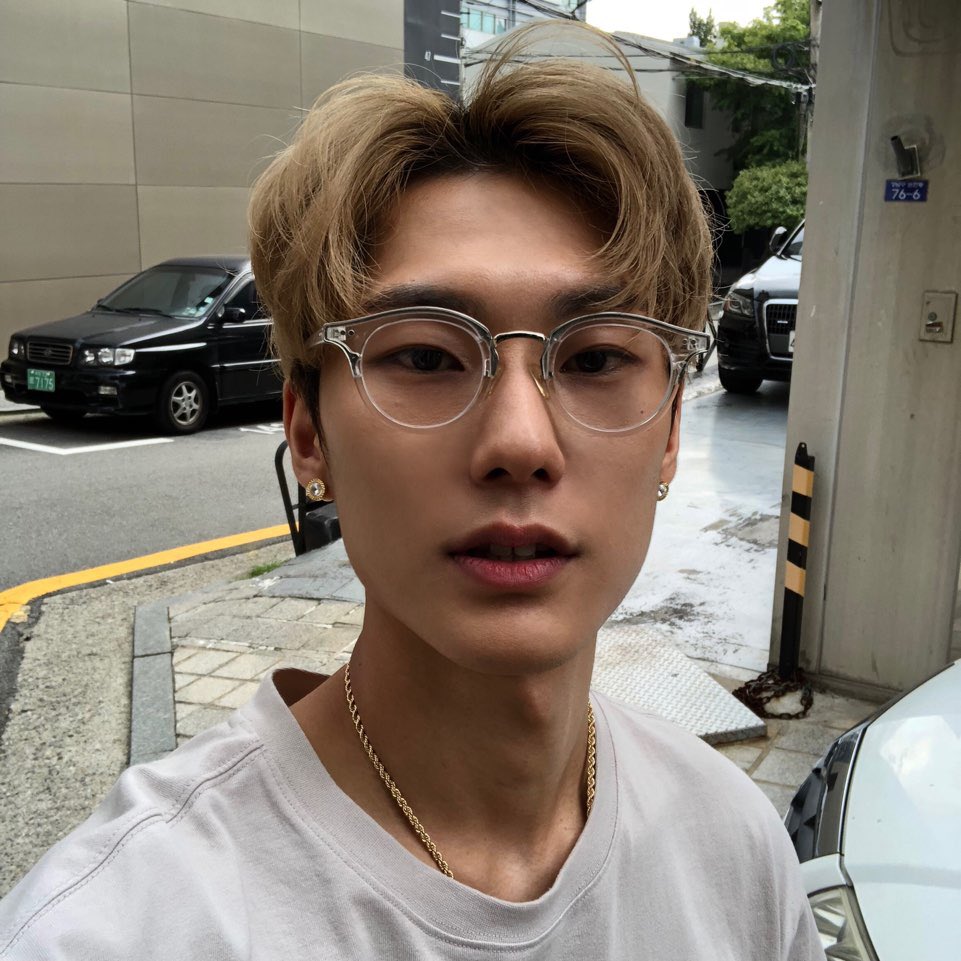 xydofficial's tweet image. Am I only one didn't know there was #GROOVL1Nselcaday ? 🤣🤣
Me join 🤘🏼