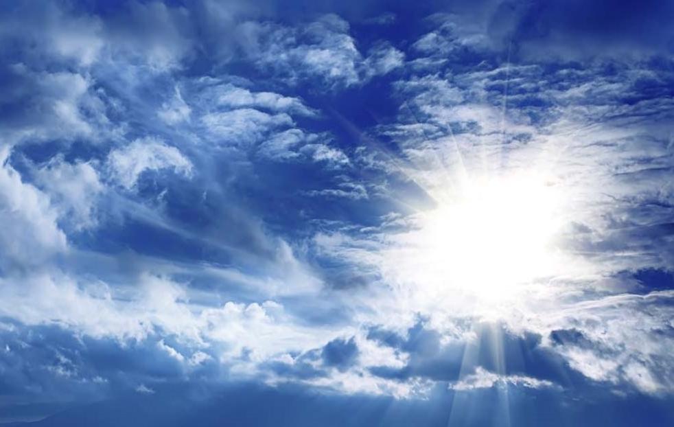 This weekend was the hottest ever for the August bank holiday! Temperatures in London reached more than 33 degrees yesterday. It will be much cooler today in Devon sadly - highs of 21 degrees #HeartNews