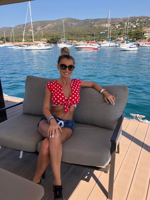 #TuesdayThoughts #Holiday #SummerVibes #Travel  I'll take you where summer never🌅ends!  So ⁉ Where to<a href="/tag/tuesdaythoughts"class="tags">#TuesdayThoughts</a><a href="/tag/holiday"class="tags">#Holiday</a><a href="/tag/summervibes"class="tags">#SummerVibes</a><a href="/tag/travel"class="tags">#Travel</a>