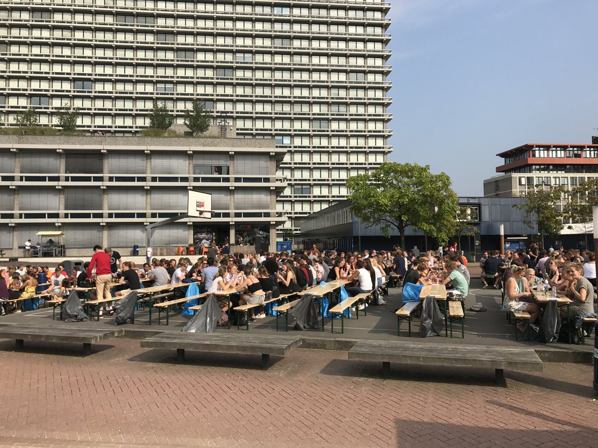 Vandaag is alweer de laatste dag van de #VUIntroductionDays, de tijd vliegt! Wij verzorgen vanavond het afsluitingsdiner, waardoor onze keuken vandaag gesloten is. Aan alle studenten: tot vanavond!🙋