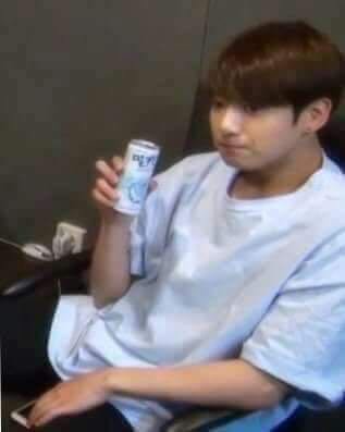 Erika__Laiza's tweet image. Torn between buying 3 Inkigayo sandwiches to avail that Aurora frame for ₱300+ and a new cushion foundation for ₱1,100

#BrokeProblems