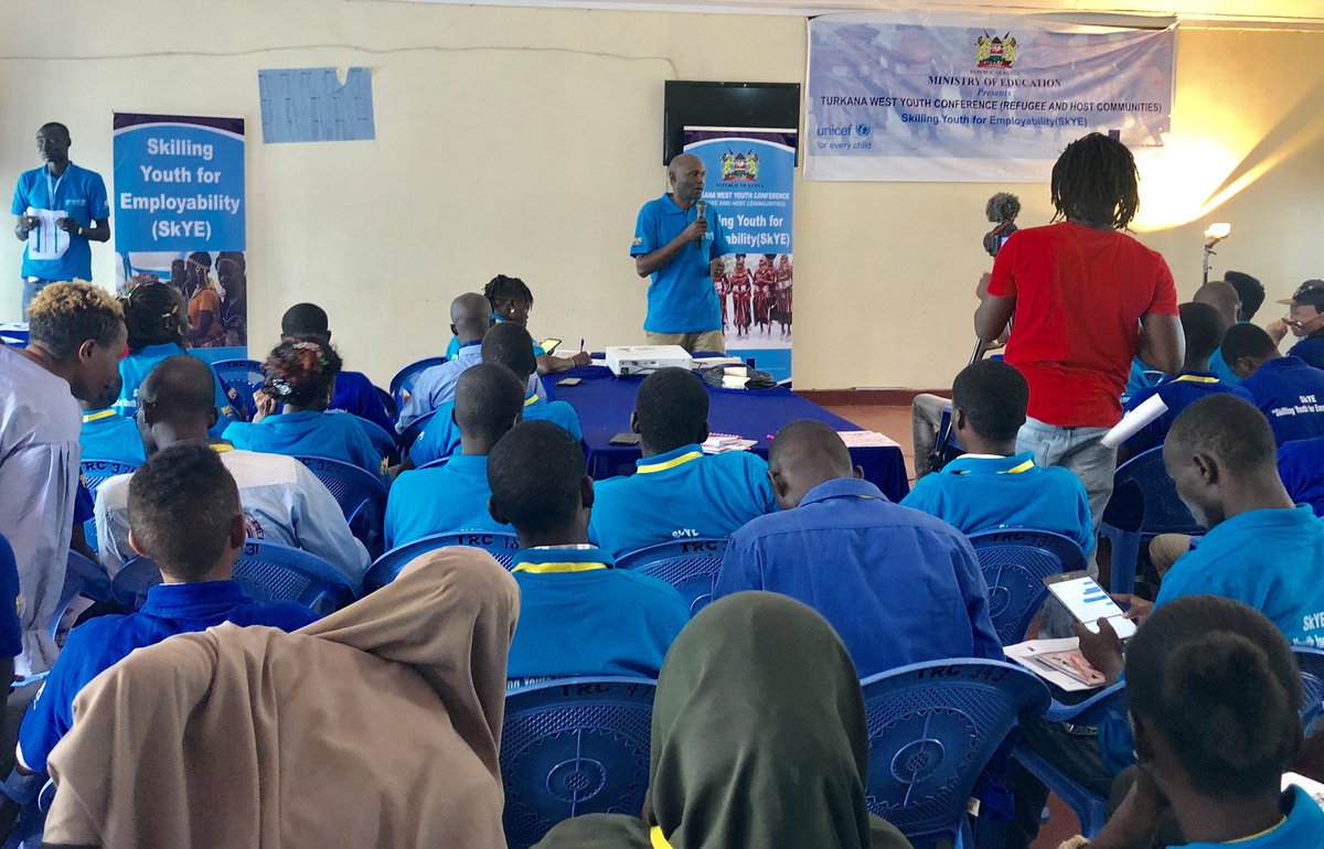 UNICEFKenya's tweet photo. Turkana West Youth Conference underway @ Angelina Jolie Primary in Kakuma. Agenda:

- Engagement on opportunities &amp; barriers to post-Primary Education 👩🏽‍🎓👨🏽‍🎓
- Sharing of experiences &amp; good practices 
- Partnerships in youth networks
- livelihood &amp; employment 

#GenerationUnlimited https://t.co/A88zxzYAZS