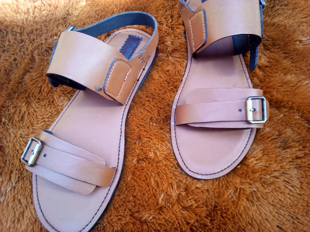 Antoine_wears's tweet photo. Good shoes take you to good places๐. We are affordable, we are quality,we are customer friendly and we are on sales #antoinecollections #TuesdayMotivation #shoesforsale #shoelover https://t.co/0IS6I0DLaP