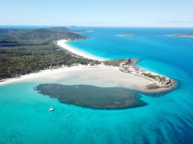 “From where I’d rather be” 
Aptly provided by <a href="/grace/">Grace</a>.abi.isla
👌
Thanks to the wonderful @megsfamilytravels for an epic day out 🏝☀️🤙
.
.
.
.
.
.
.
.
.
#keppelexplorer #visitcapricorn #seeaustralia #thisisqueensland #queensland #southerngreatbarrierreef #greatbarrierreef #grea…