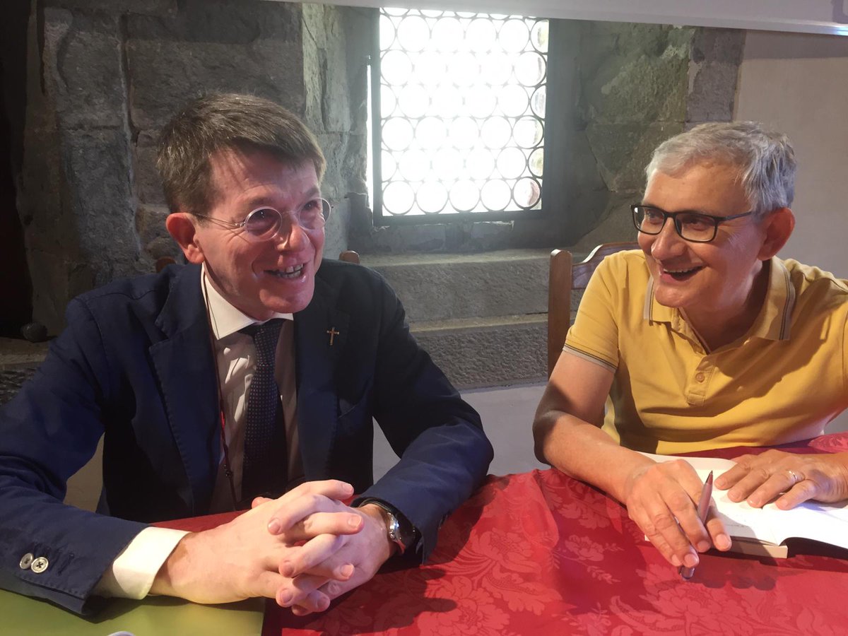 Prima giornata della #SettimanaTeologicaMeic insieme a @dambrosio_r, docente alla <a href="/UniGregoriana/">Pontificia Università Gregoriana</a> e instancabile formatore socio-politico con @Cercasiunfine. E alle 11.40 il presidente Beppe Elia sarà in diretta con <a href="/FedPiana/">Federico Piana</a> su <a href="/Rvaticanaitalia/">Radio Vaticana</a> #fedeepolitica <a href="/monasterocam/">Camaldoli</a>