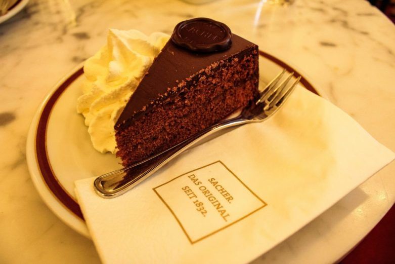 completeeurope's tweet photo. Vienna - it's worth a visit just for the cake 😆
Find out how to spend one Day in Vienna with this ultimate Itinerary
(cake included)
@ViennaInfoB2B
https://t.co/WYZYaShdpX https://t.co/Uc3gPuqQig