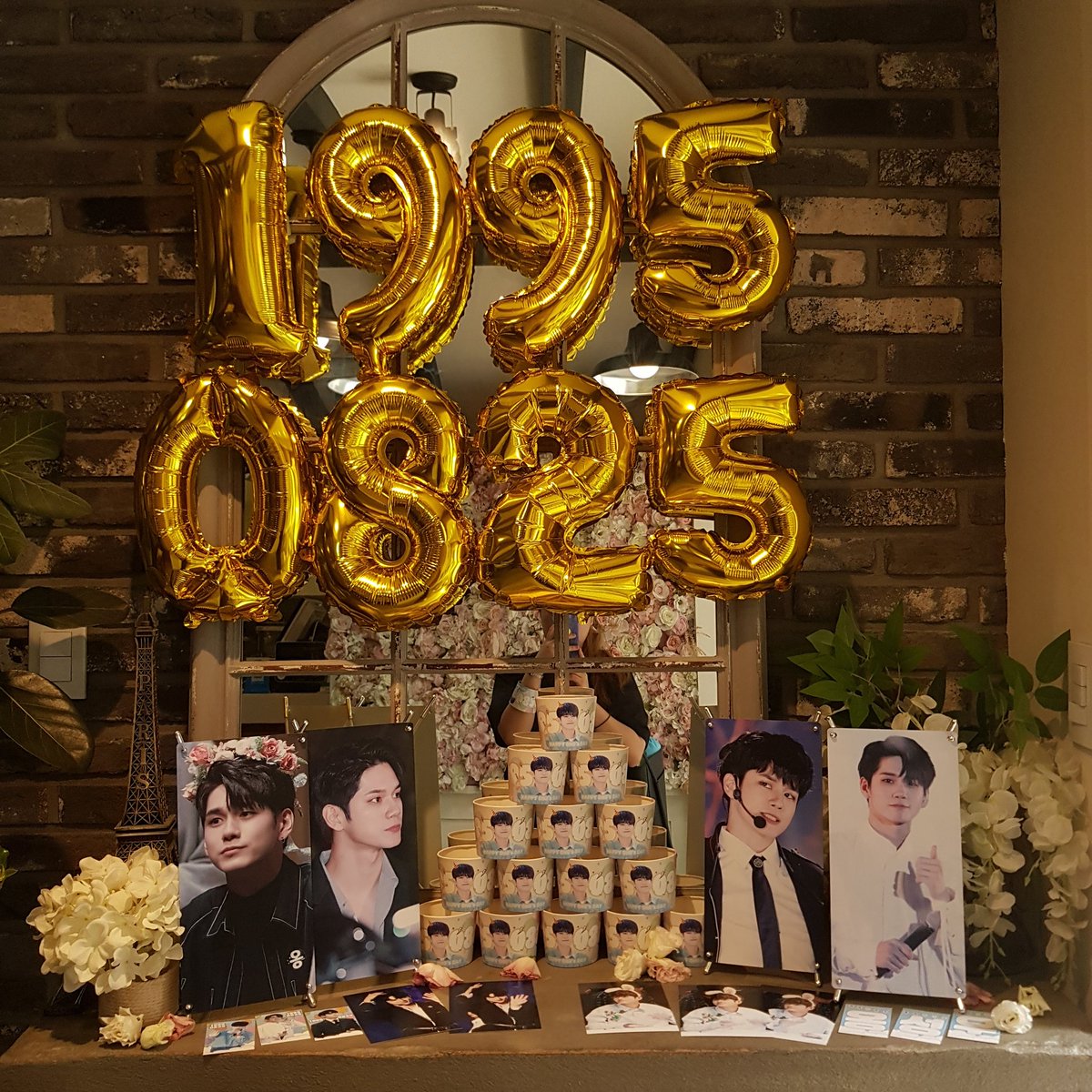 🥤 190821 첫 번째 성우 컵홀더 카페
>홍대입구역 러빈허 플라워 카페<
21일 오픈 1등💕 카페 내부가 예쁜 생화와 성우 사진들로 꾸며져 있어서 너무 행복했어용💓 컵홀더도 성우생일 분위기 뿜뿜😊🎂 예쁜 곳에서 예쁜 성우 이벤트해주셔서 감사해옹💖
#여름에_태어난_하나뿐인_성우
<a href="/Narcissism_ong/">Narcissism</a>