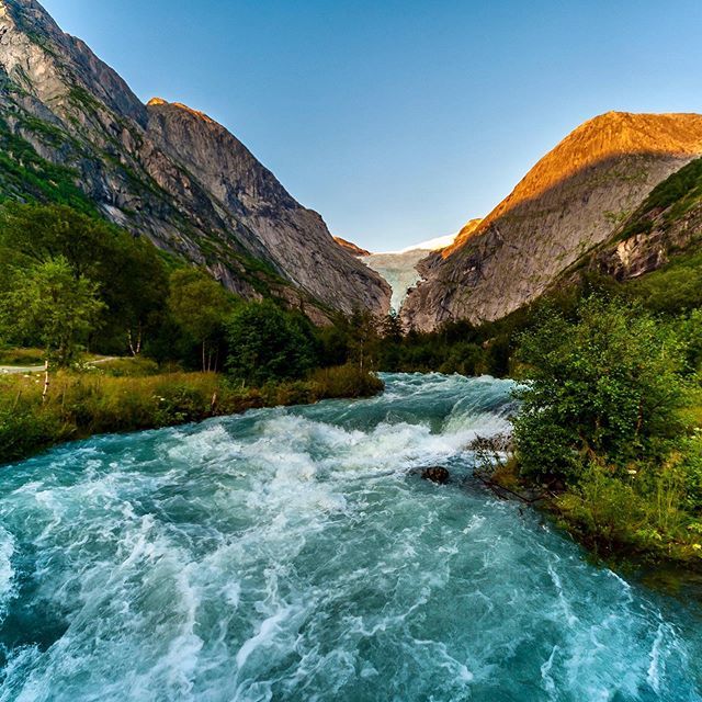 Briksdalsbre's tweet photo. Lovely day in Briksdal ☀️☀️☀️
#visitnorway #loves_norway #ilovenorway #natur #nature #naturephotography #naturelovers #landscapephotography #landscapelovers #landscape #yrbilder #storm #2vær #norway2day #loves_united_norway #visitnorway #autumn #winterwo… https://t.co/UocOJTXTlv https://t.co/D7C7mV7QlQ