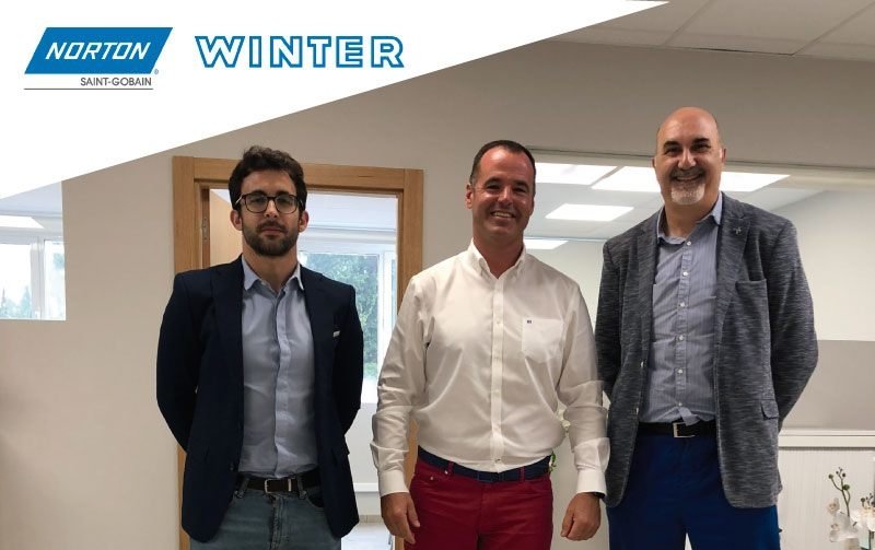 norton_es's tweet photo. Os anunciamos que el pasado mes de julio @SGAbrasivosES y @SolutecGlass llegaron a un acuerdo de colaboración para la distribución de los productos #NortonWinter para el mercado del #vidrio en España y Portugal.

👉Más información: https://t.co/PPdq9AExlu

#NortonAbrasivosEspaña https://t.co/rdzB3mg08P