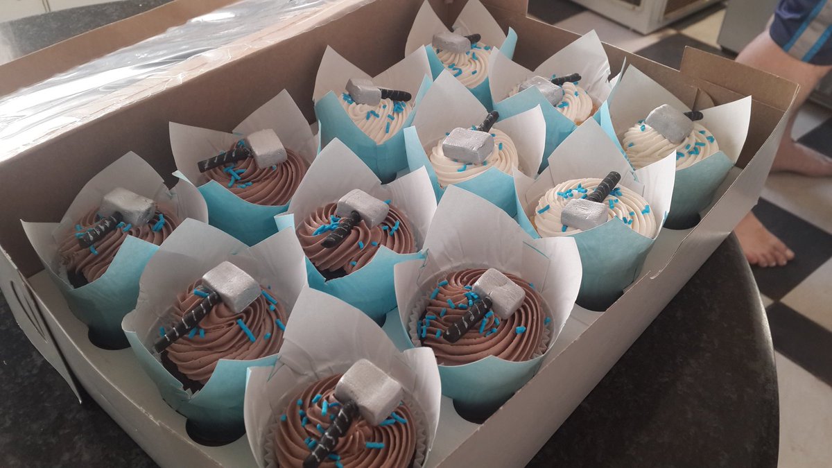 S_cakes_stuff's tweet photo. Thor cupcakes #vanilla #chocolate https://t.co/dp5c3PE4mL