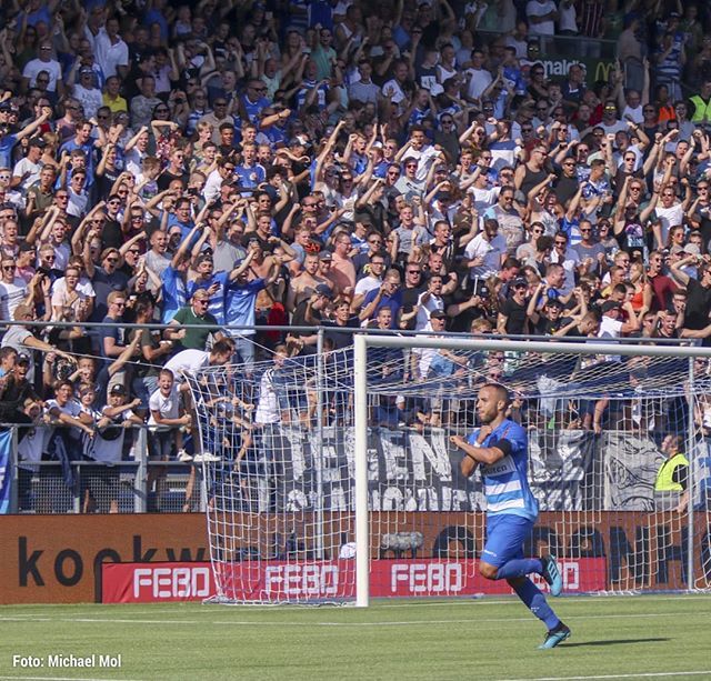 Bel Hassani viert de snelle gelijkmaker tegen Sparta. 
#peczwolle #sparta #eredivisie #sportfoto #voetbal #belhassani #goal #zwolle #rotterdam #doelpunt #pecspa #spartarotterdam #pec @peczwolle
@spartarotterdam 📸 door Michael Mol <a href="/michaelmol/">Michael Mol</a> ift.tt/2L8Yg5c