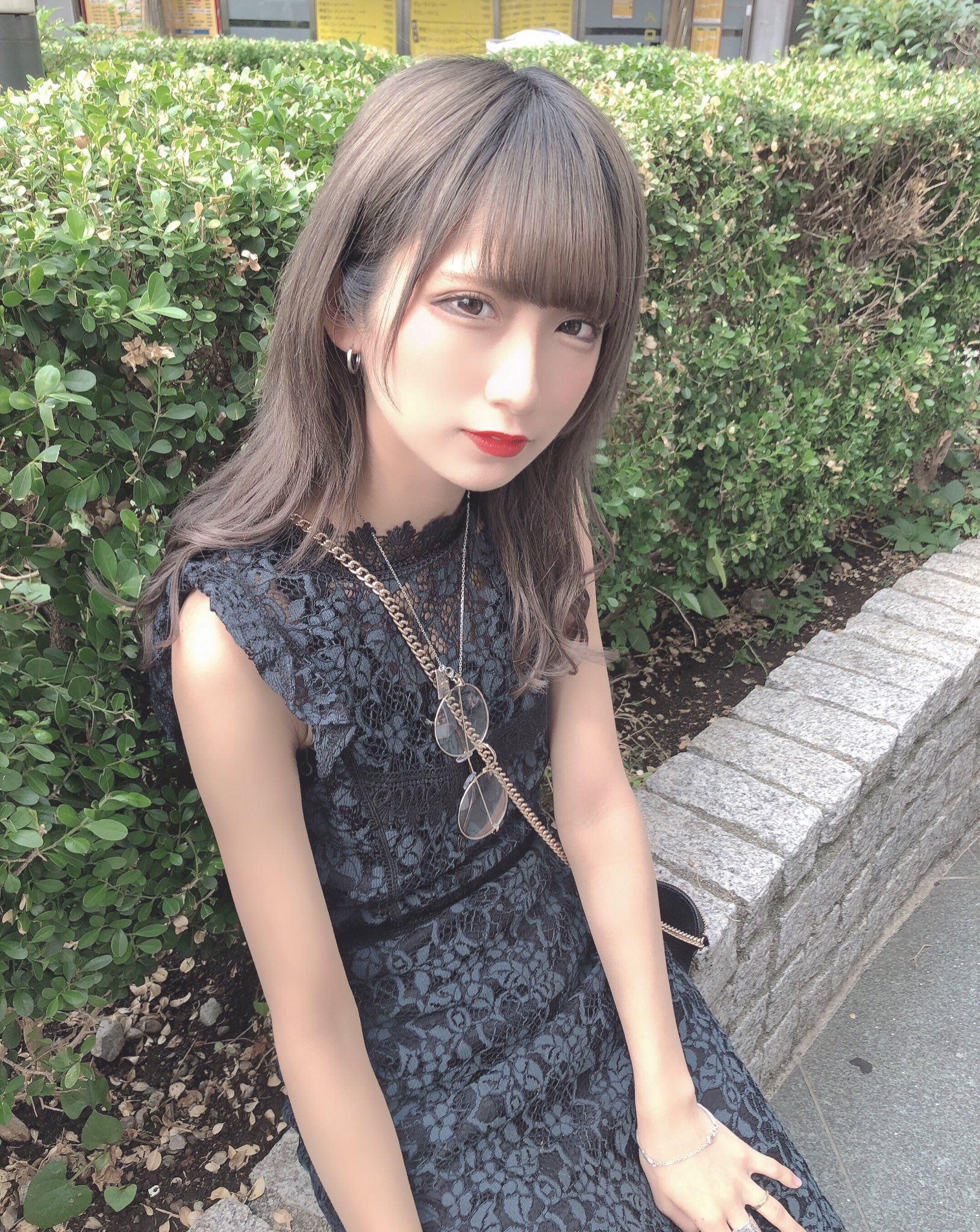 貧乳  / X