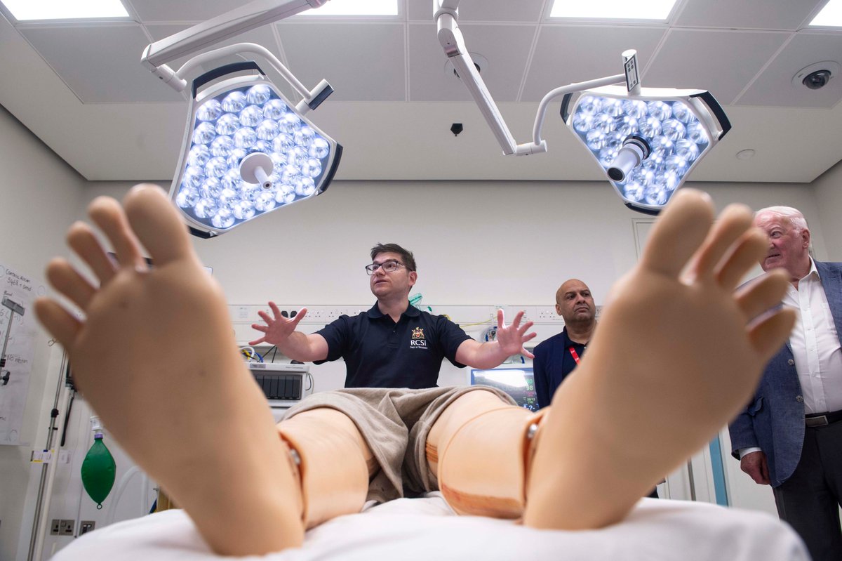 RCSI_Irl's tweet image. Innovation in simulation. A great shot of Miro captured on a #RCSIAlumni tour of @RCSIsimulation as part of our Alumni Gathering. 📸Ray Lohan #SimEd #MedEd