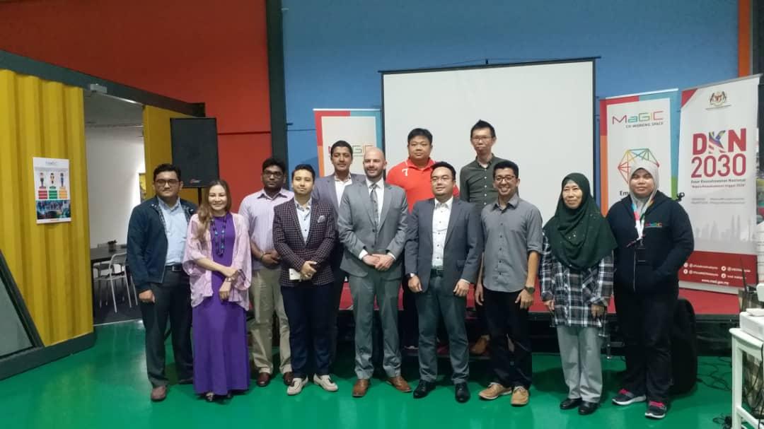 myMRANTI's tweet photo. MaGIC Sarawak received a visit from Mr William W Follmer from the US Embassy and Mr Murali Prasad from GIST yesterday. Our teams had a fruitful discussion regarding GIST Sarawak/Borneo and Entrepreneurs Issues & Opportunities in Sarawak.
#MaGICSarawak #Borneo744 #GIST https://t.co/Rv2IQ6gbjF