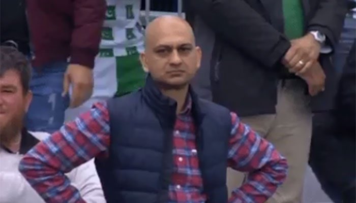 me: *plays a tv show *

me: *keeps using my phone for about 15 minutes while I look up once in a while*

me: This show is boring

the show: