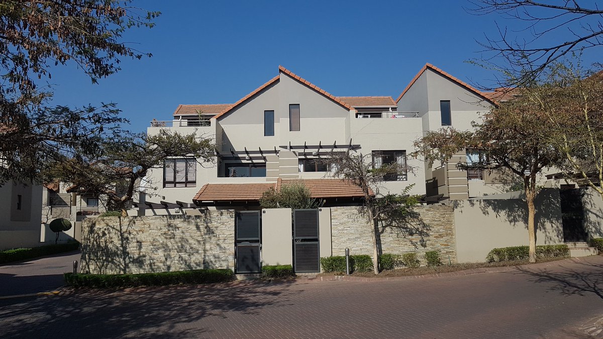 RelianceAuction's tweet image. MODERN 2 BEDROOM LOFT APARTMENT - 
SPACIOUS - EXCELLENT SECURITY

WANT THIS PROPERTY IN FOURWAYS??

For 'INFO PACK' comment with your email and contact number below, or contact Jacqui on 0762198823