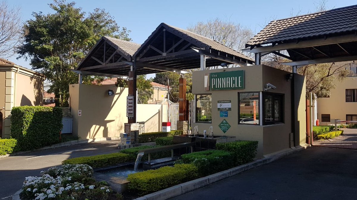RelianceAuction's tweet image. STUNNING 2 BEDROOM - 1 BATHROOM 1ST FLOOR UNIT
CLUBHOUSE - SWIMMING POOL &amp;amp; PUTTING GREEN

WANT THIS PROPERTY IN DOUGLASDALE??

For 'INFO PACK' comment with your email and contact number below, or contact Laurence on 062 106 4719.