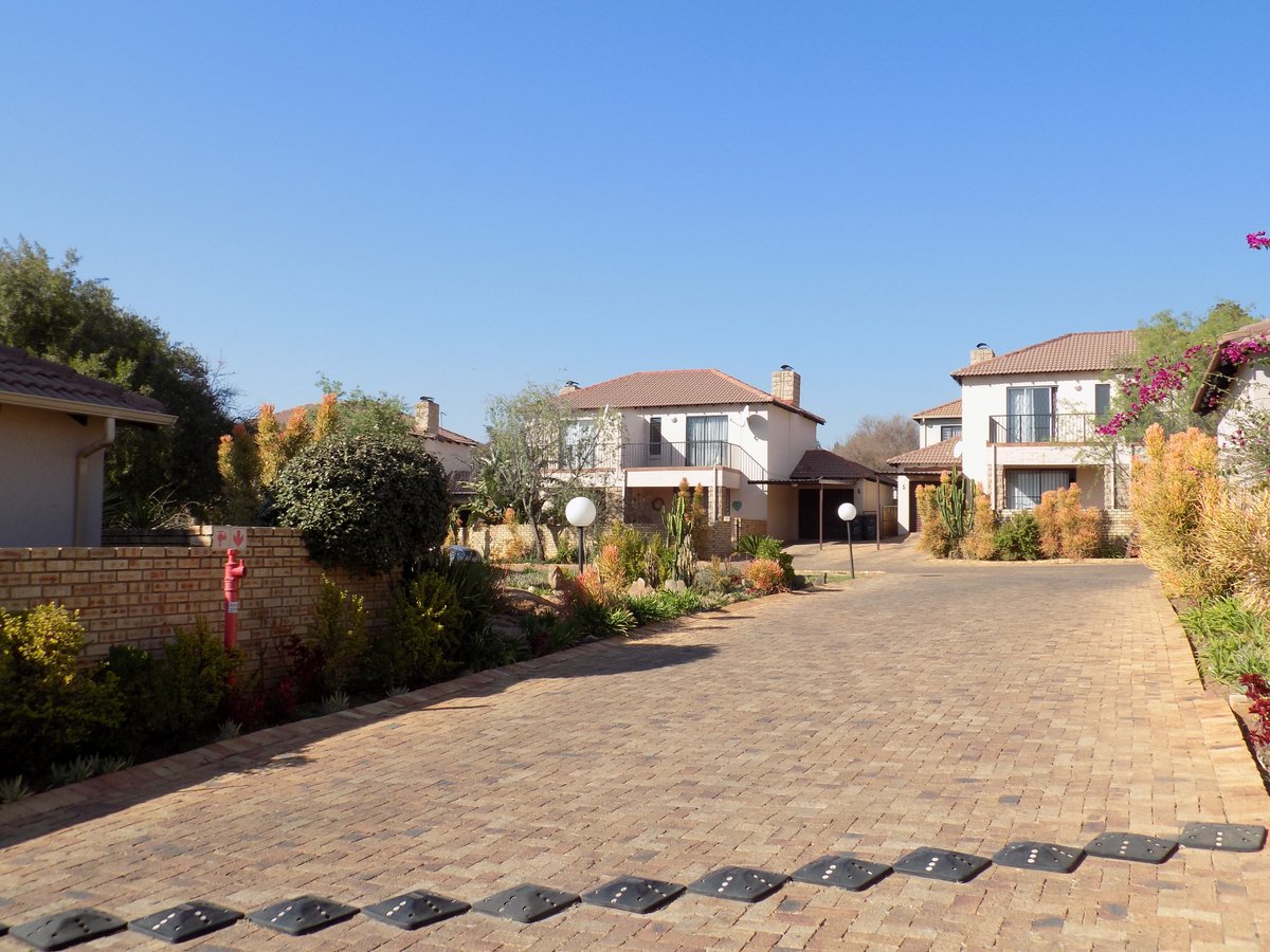 RelianceAuction's tweet image. 2 BEDROOMS • 1.5 BATHROOM • GROUND FLOOR APARTMENT • SAFE SECURE • 24HR SECURITY

WANT THIS PROPERTY IN NORTHRIDING??

For 'INFO PACK' comment with your email and contact number below, or contact George on 0603999654