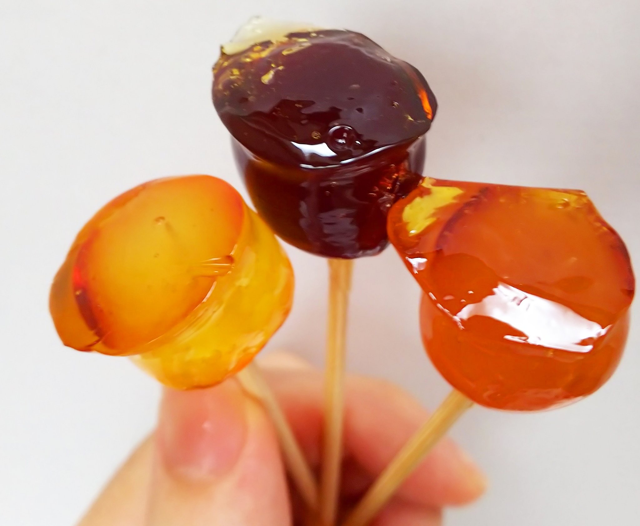 あらみか グミ垢 コロロに飴がけしてりんご飴風にしてみました カリッとジューシーな食感が楽しい フォンデュして串を並べたらお祭り気分 Gummit限定の瀬戸内レモン味が一番のお気に入り レシピ T Co Uxyb1xshkl 日本グミ協会 グミの