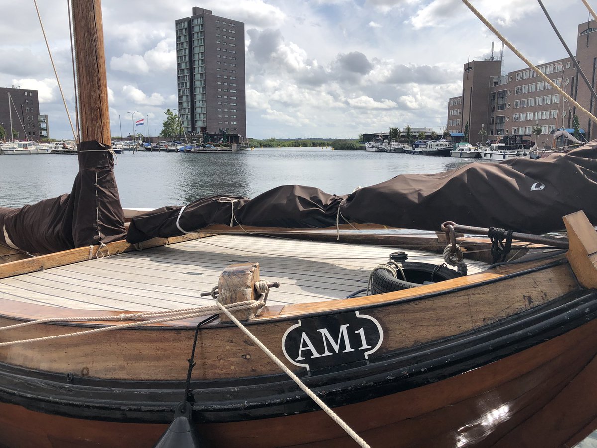 MirellaAmato775's tweet photo. Het programma ‘Zomer in Haven’ gestart met een leerzame workshop ‘fotograferen met je mobiel’ van @AnitaNeve in @Almere_Haven. Er is nog veel meer te beleven de komende twee weken o.a. kaas- &amp; bierproeverij, openluchtfilm en yoga in de Havenkom https://t.co/iVgWMdccxn