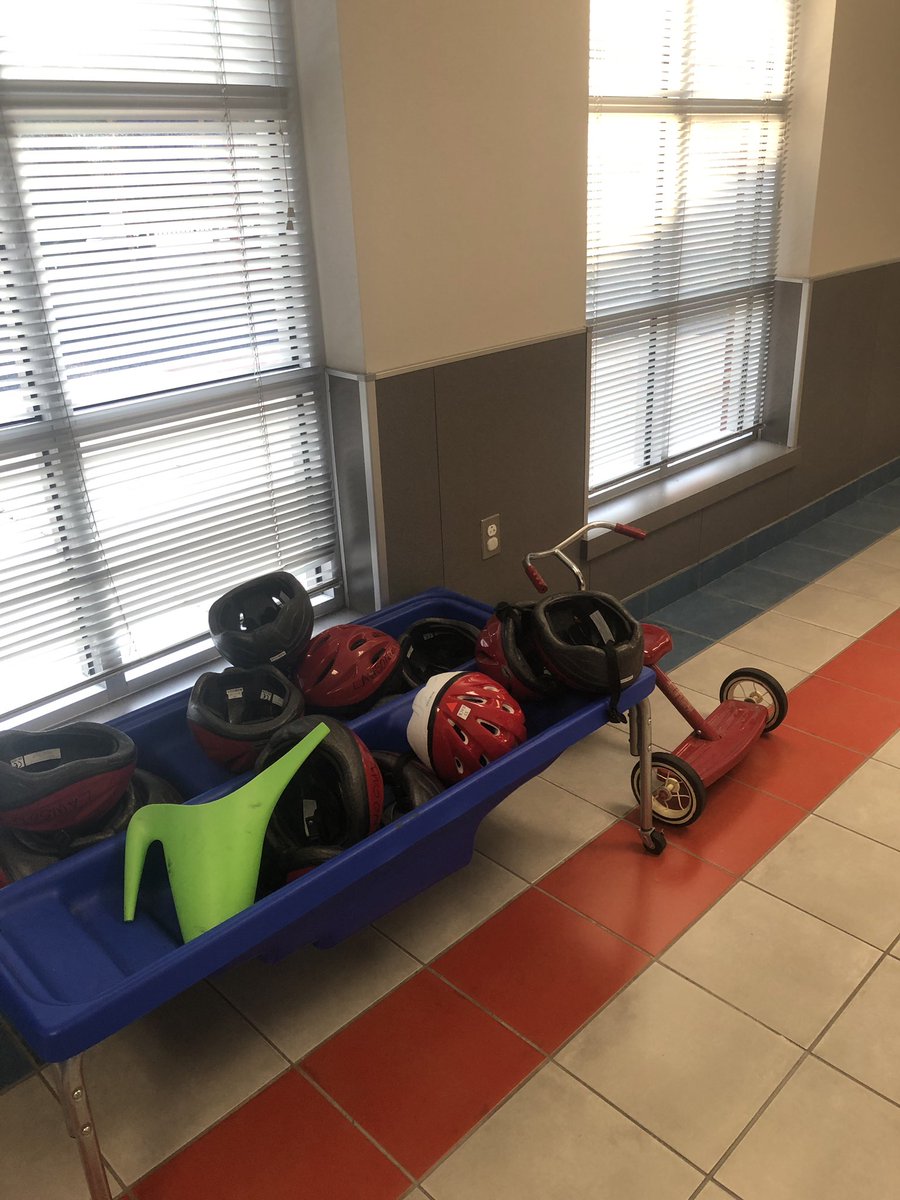 laralindsey's tweet image. Starting my day at the happiest place in all the land! #mymisd @LawsonECS #tinyhumans 👫👫👫