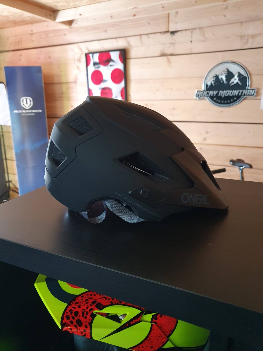 O'neal Defender 2.0 MTB Helmet.

We have a large range in stock.

Was £69.99 Now £59.99