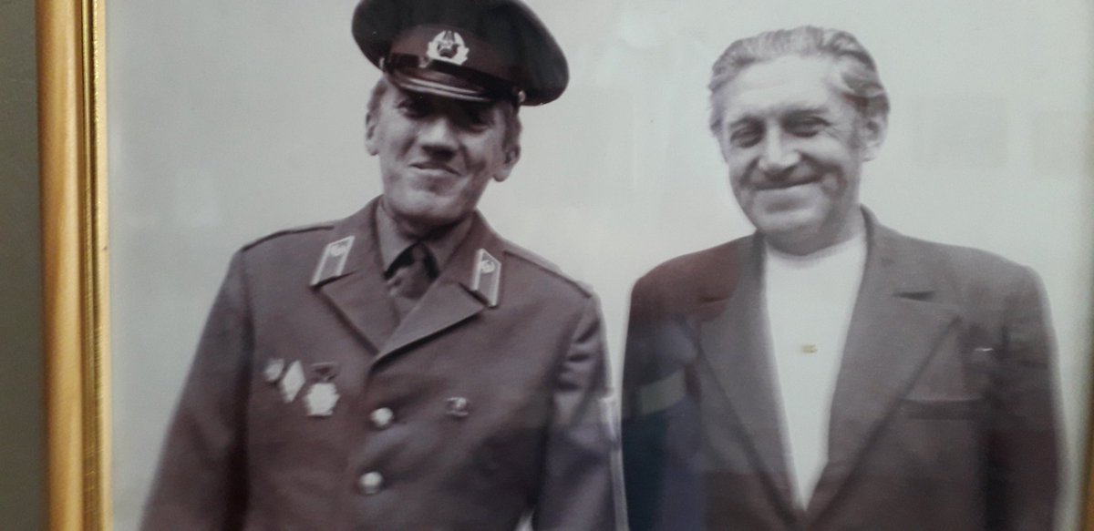 К 95 летию моего отца Владимира Застрожного:'У времени свои законы, неумолимый, точный ход. Мелькают годы-перегоны, а ваша жизнь идёт-идёт, и оглянуться не успеешь, а за плечами ..' Лето 1974 г солдат-разгильдяй(это я) в отпуске из Куйбышевской учебки, а отец по доброму смеётся!