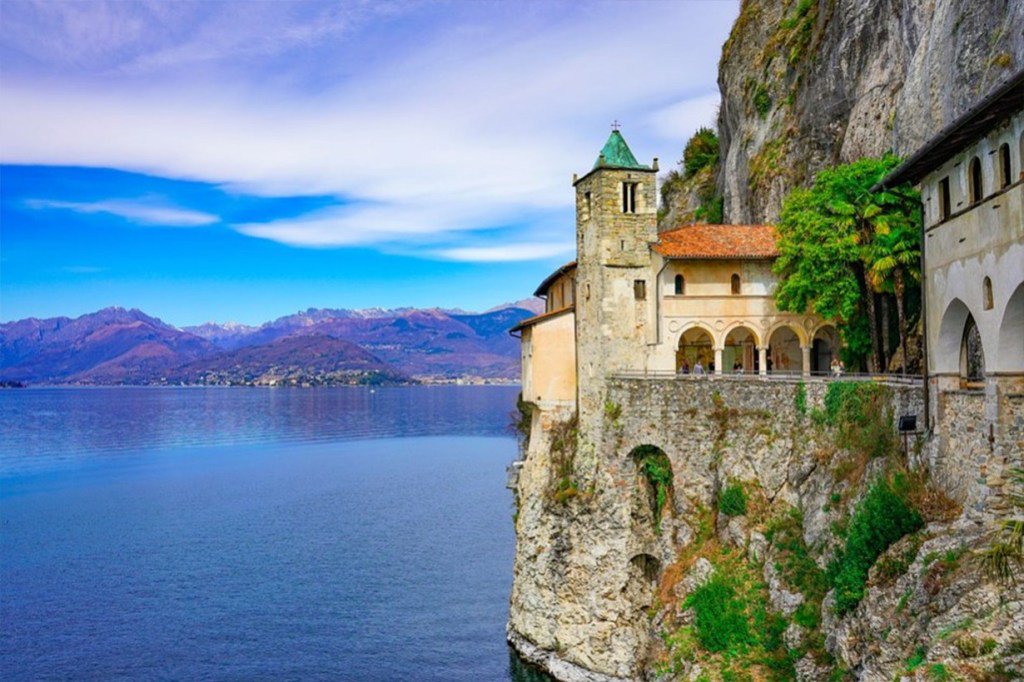ItalyTravelWeb's tweet photo. Eremo di Santa Caterina del Sasso | Lago Maggiore https://t.co/oBXgBz3Rmz https://t.co/dOHmqAfUeI