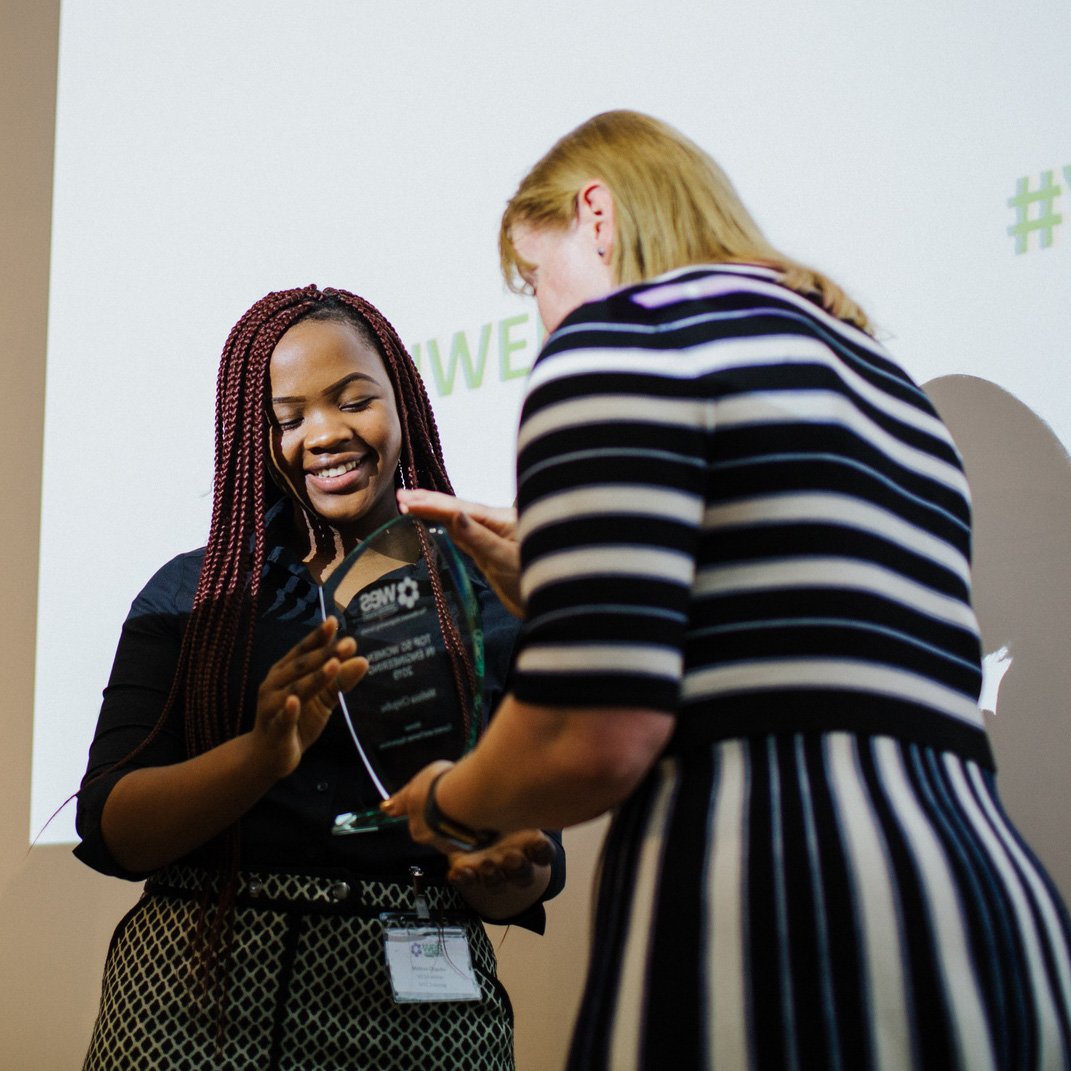 GKN__Automotive's tweet photo. GKN Automotive apprentice and @WES1919 2019 Top 50 Women in Engineering award winner Melissa Chigubu is an inspirational ambassador for #womeninengineering - listen to her engaging interview with @BBCOxford here from 1:07:53 - https://t.co/n9coKwFWpJ
#womeninstem #Apprentices https://t.co/wF9hqGHzaJ